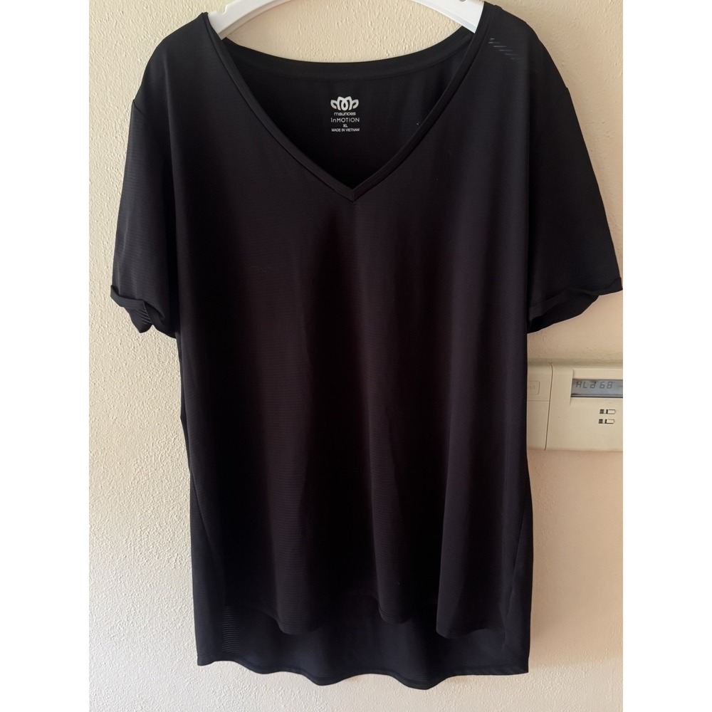 maurices inMOTION Women's 1X Black V-Neck Short Sleeve Stretch Relaxed Tee